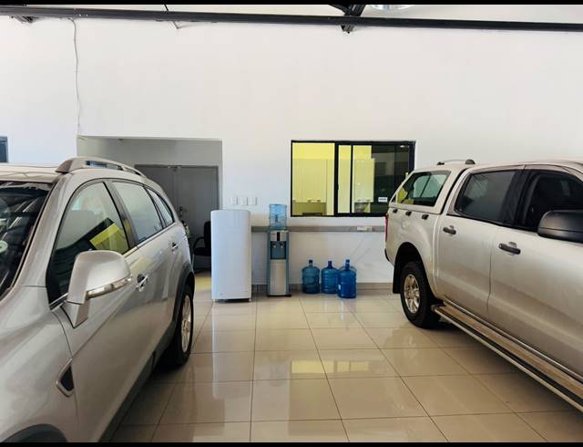 4,202M² BUSINESS CENTRE FOR SALE IN MAYVILLE